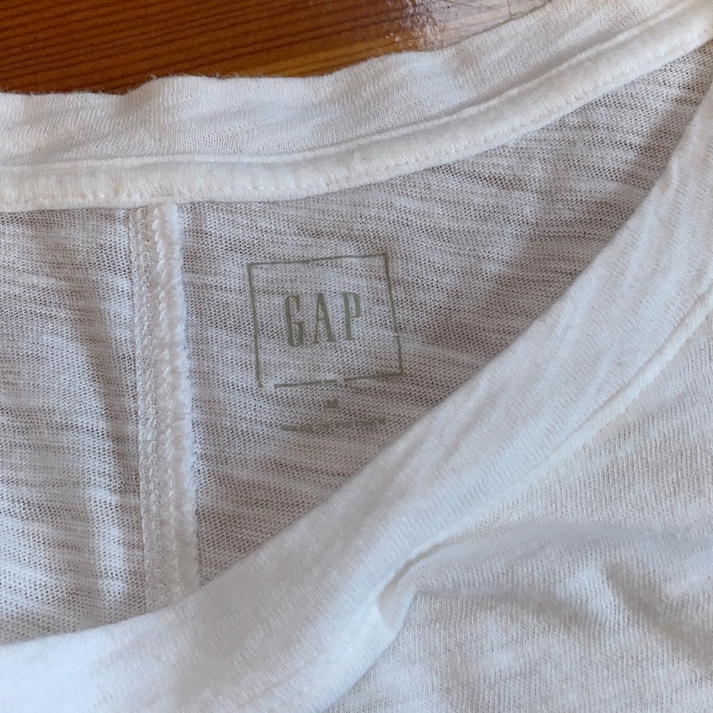 GAP Tee - Picture 3 of 4